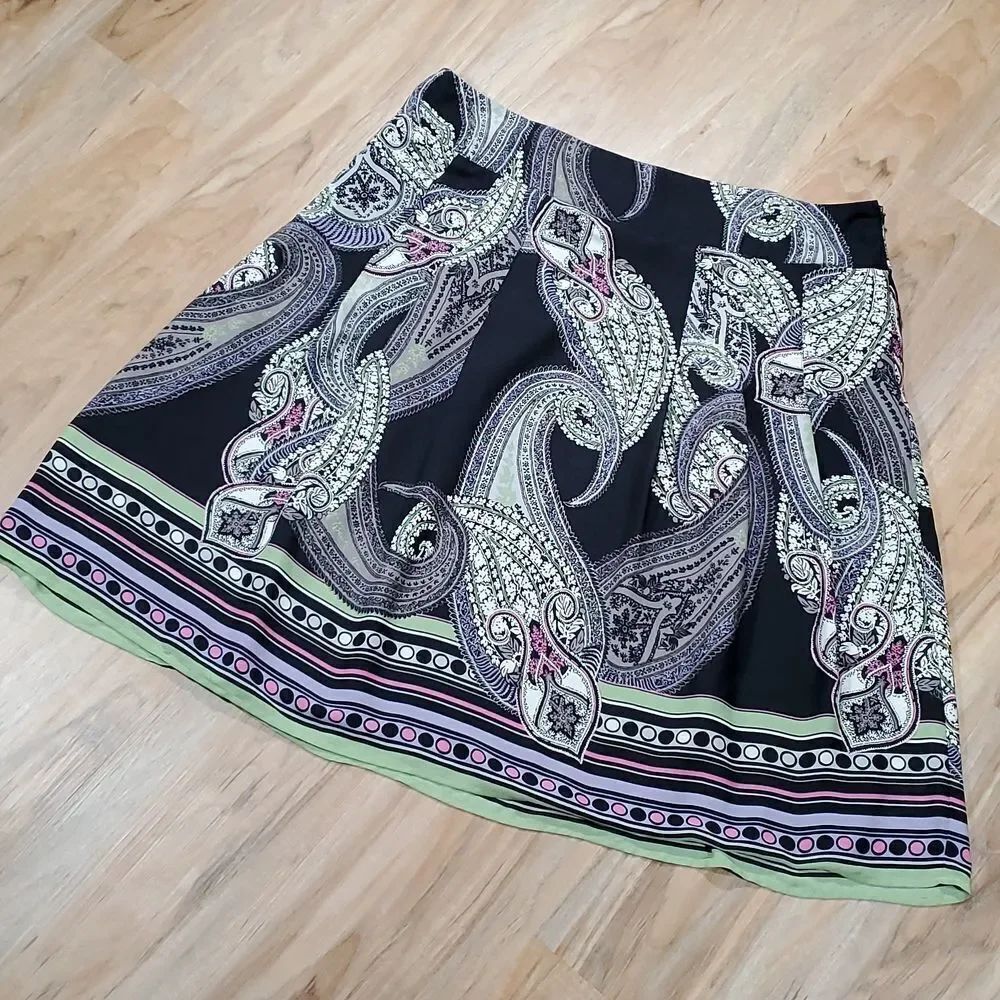 🔺️Emma James Black, Purple, & Lime Paisley Print Skirt Size 16